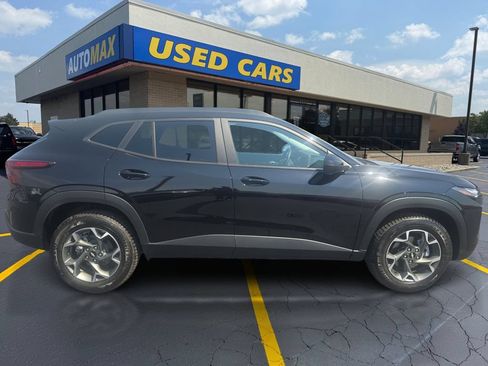 Used 2025 Chevrolet Trax LT w/ Driver Confidence Package FWD image 2