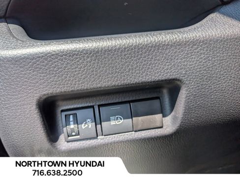 Used 2025 Toyota RAV4 XLE AWD/4WD image 27