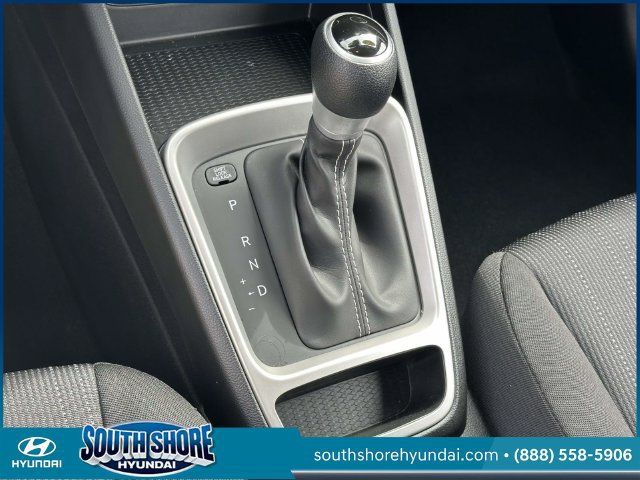Certified 2025 Hyundai Venue SE FWD image 31