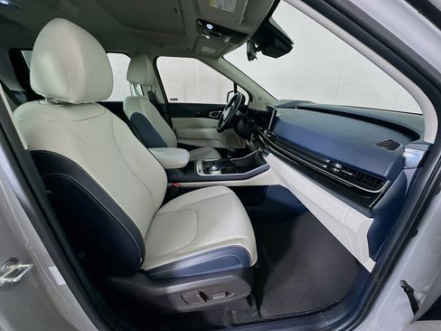 Used 2025 Kia Carnival SX Prestige FWD image 34
