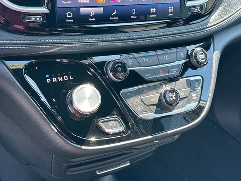 New 2027 Chrysler Pacifica Select AWD/4WD image 21