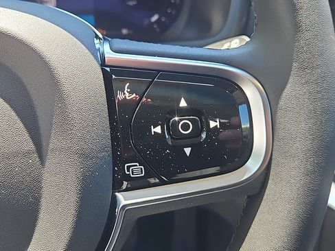 New 2026 Volvo XC90 B6 Plus w/ Protection Package Premier AWD/4WD image 16