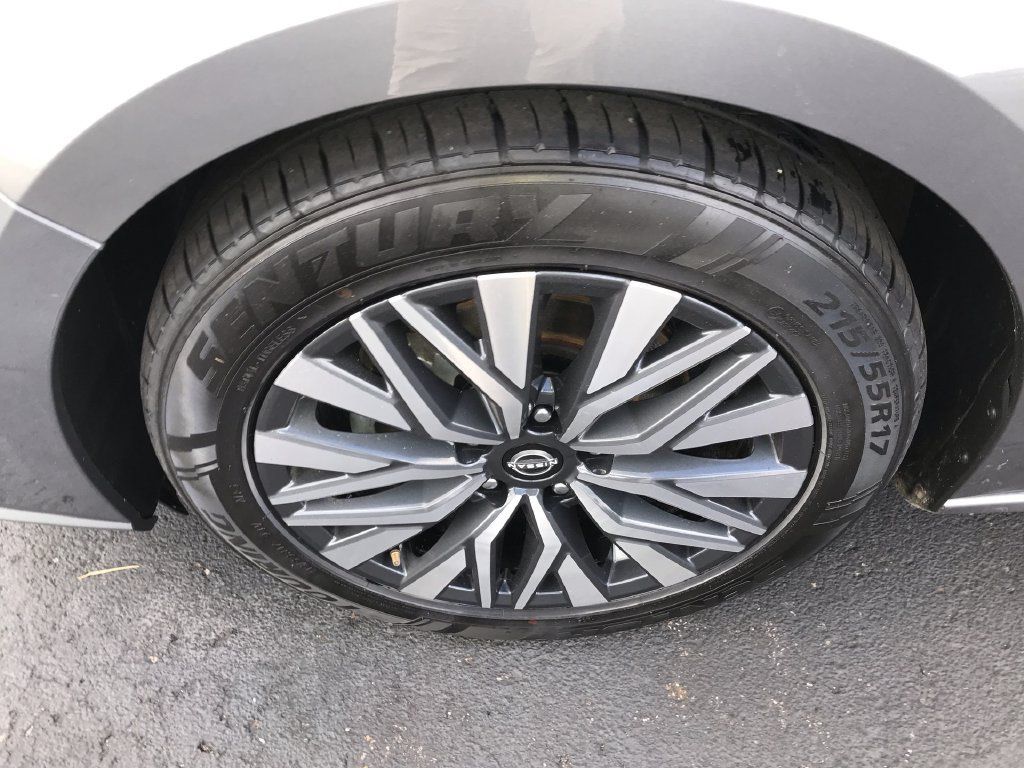Used 2024 Nissan Altima 2.5 SV FWD image 10