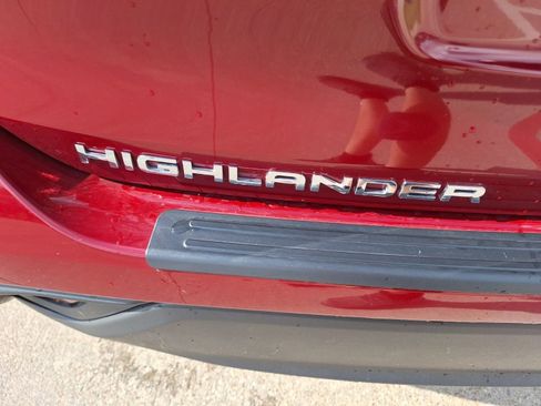 Used 2024 Toyota Highlander LE image 13