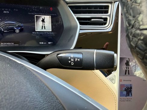 Used 2014 Tesla Model S 85 image 19