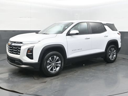 Used 2026 Chevrolet Equinox LT FWD image 5
