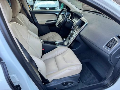 Used 2017 Volvo XC60 T6 Dynamic w/ Preferred Option Package AWD/4WD image 9