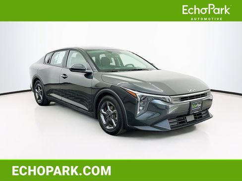 Used 2025 Kia K4 LXS image 1