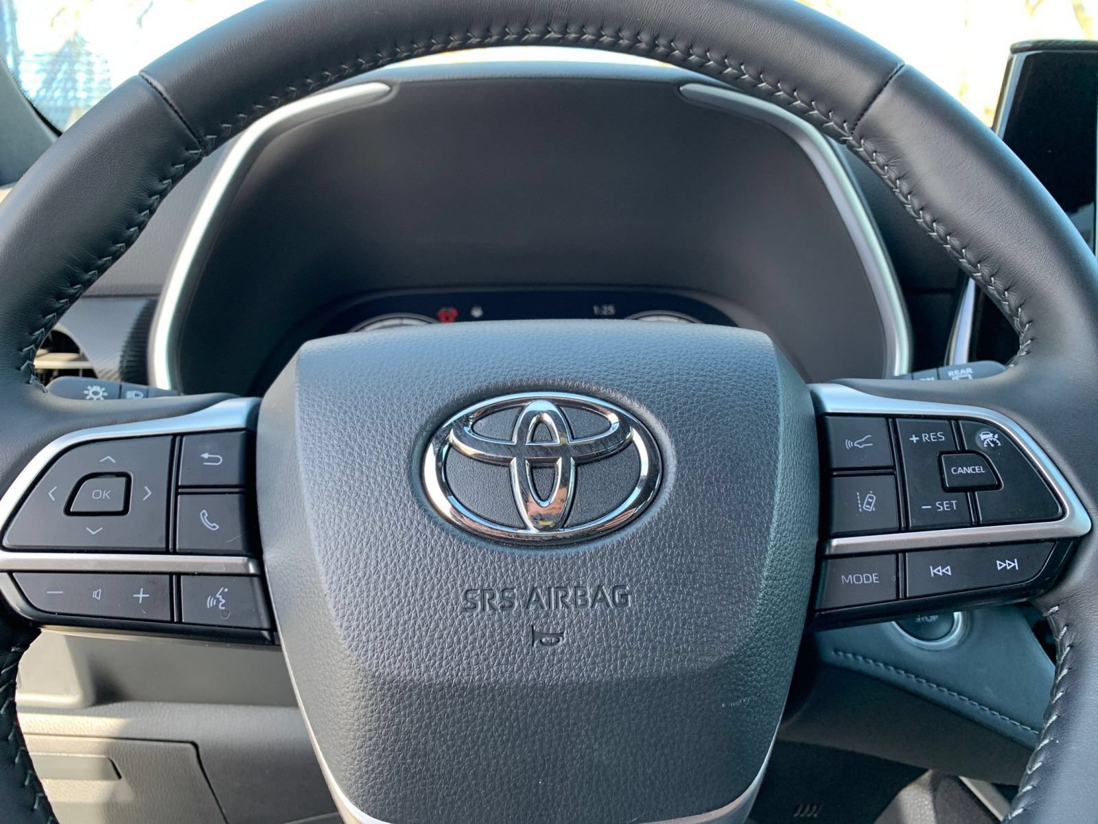 Used 2025 Toyota Highlander XSE AWD/4WD image 28