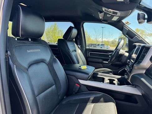Used 2019 RAM 1500 Laramie w/ Sport Appearance Package AWD/4WD image 15