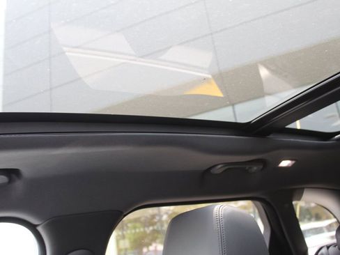 Used 2026 Land Rover Range Rover Velar S image 18