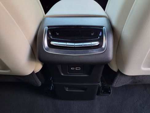 Used 2022 Cadillac XT6 Sport w/ Technology Package image 14