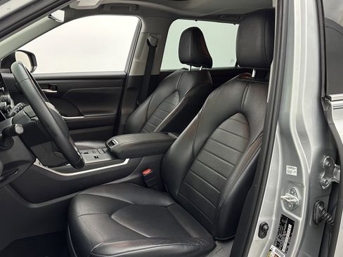 Used 2021 Toyota Highlander XLE image 15