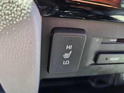 Used 2018 Honda Pilot Touring image 28