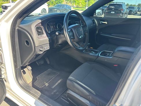 Used 2015 Dodge Charger SE w/ Popular Equipment Group RWD image 6