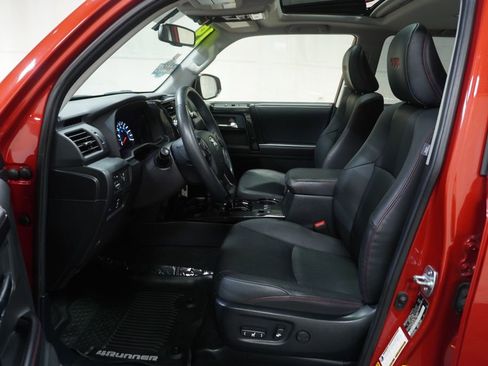 Used 2019 Toyota 4Runner TRD Off-Road Premium AWD/4WD image 11