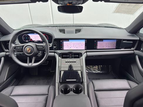 Used 2025 Porsche Panamera image 13