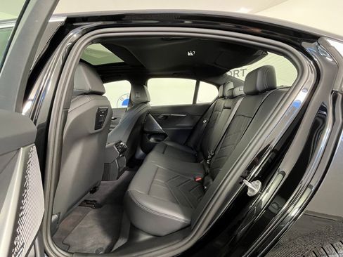 Used 2025 BMW i5 xDrive40 w/ Premium Package image 22