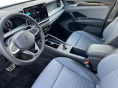 New 2026 Volkswagen Tiguan SE R-Line FWD image 8