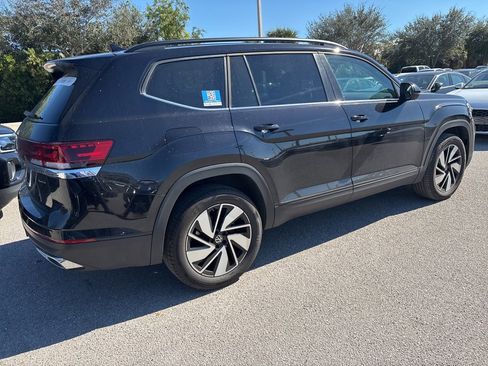 Certified 2025 Volkswagen Atlas SE image 3