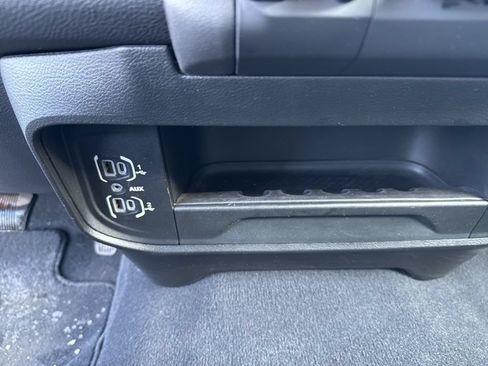 Used 2024 RAM 3500 Big Horn AWD/4WD image 32