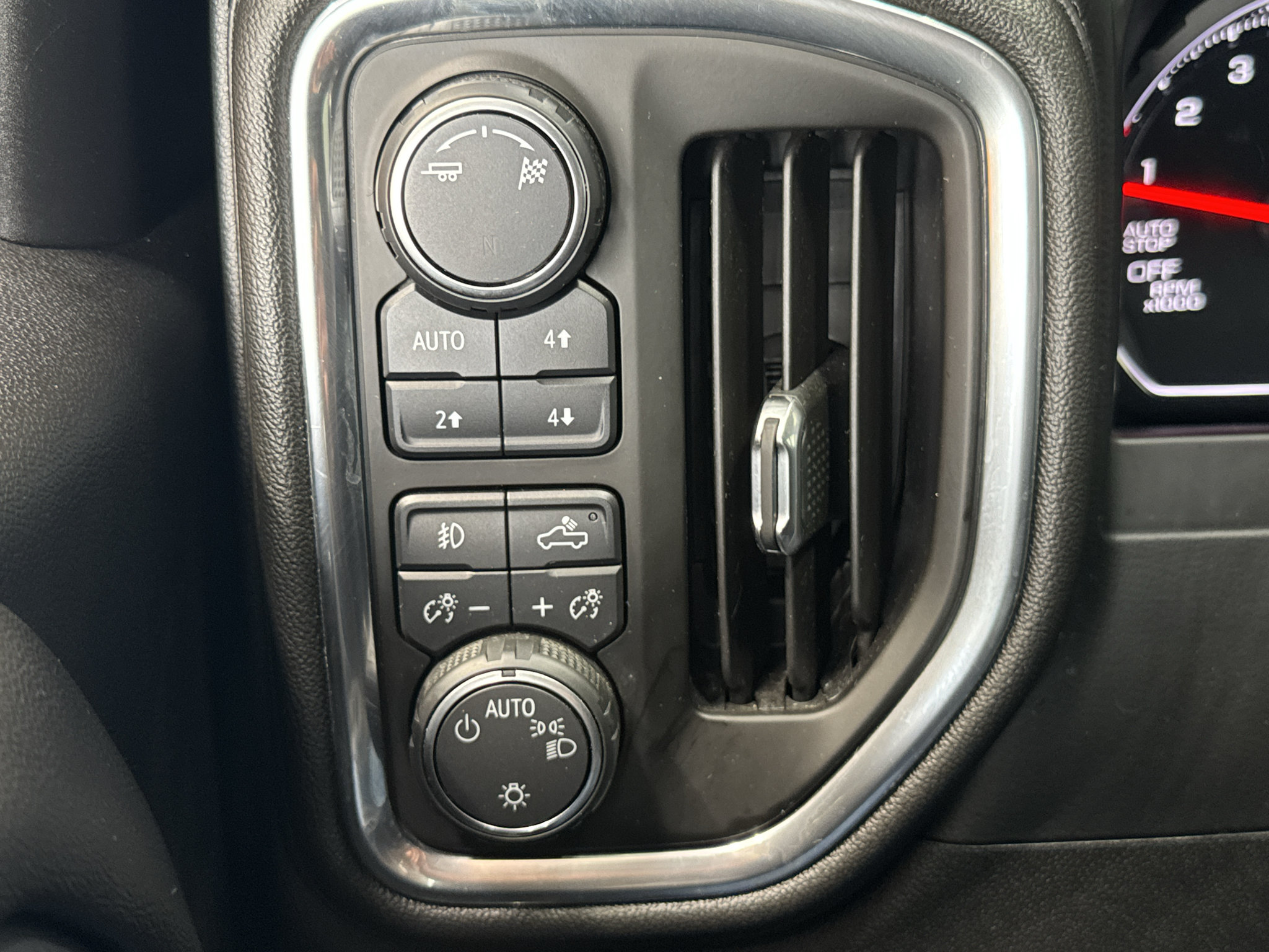 Used 2019 Chevrolet Silverado 1500 LT Trail Boss AWD/4WD image 33