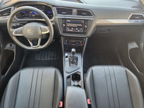 Used 2023 Volkswagen Tiguan SE w/ Panoramic Sunroof Package FWD image 23