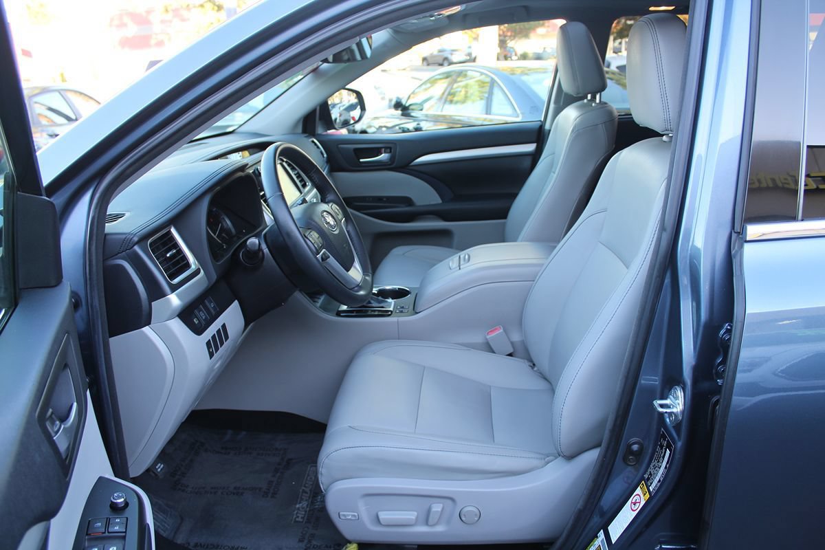 Used 2018 Toyota Highlander XLE w/ Carpet Mat Package (TMS) FWD image 20