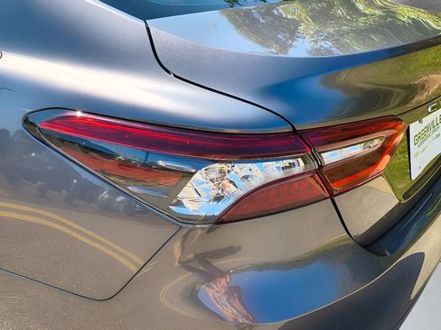 Used 2022 Toyota Camry XLE image 4