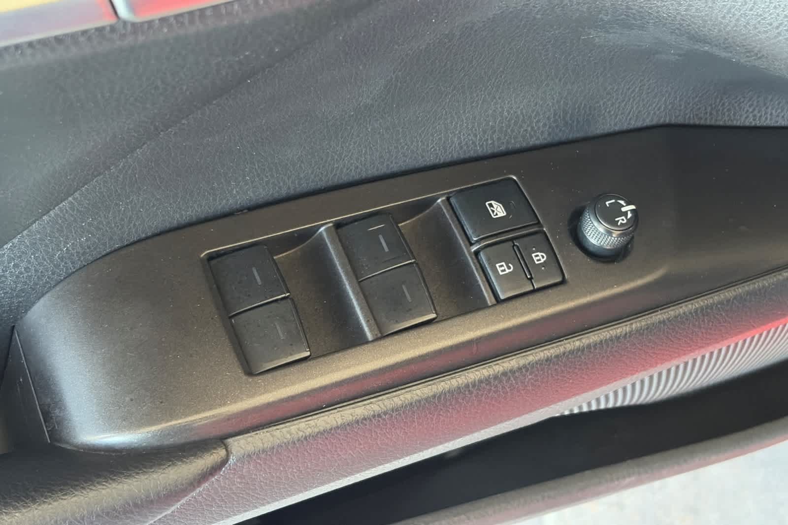 Used 2022 Toyota Camry SE FWD image 13