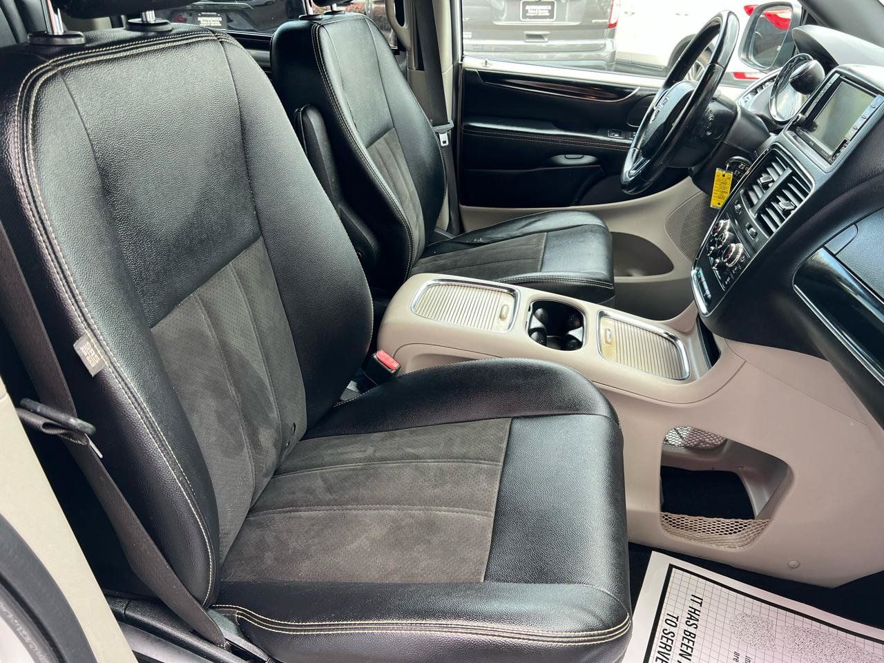 Used 2019 Dodge Grand Caravan SXT FWD image 18