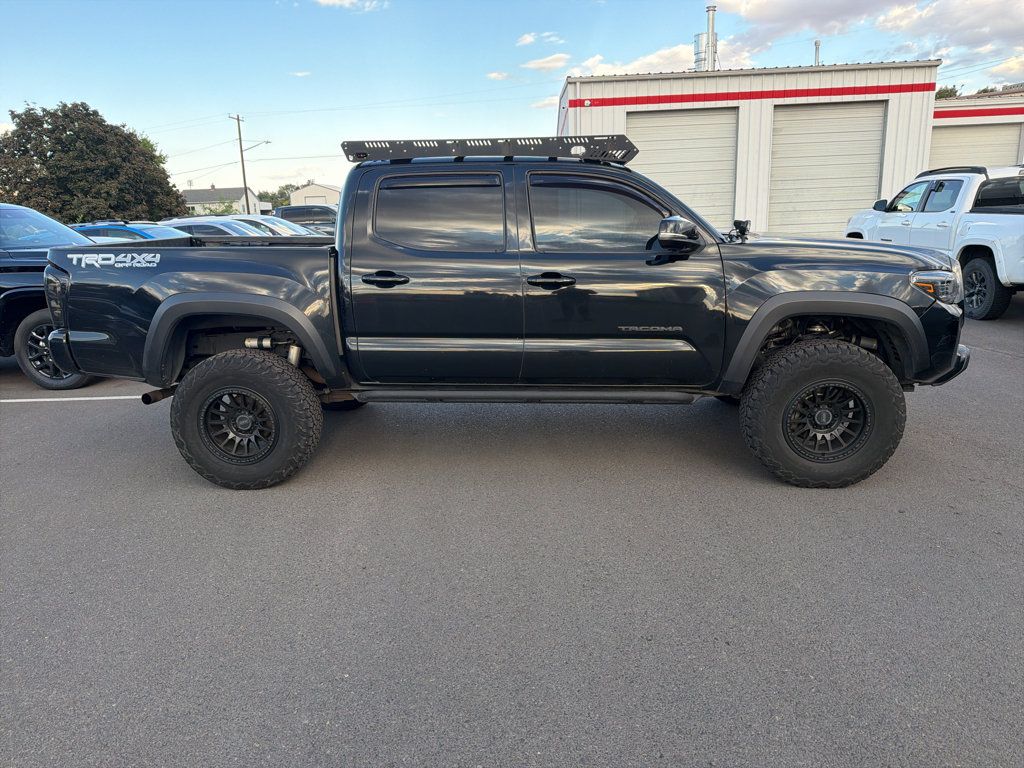 Used 2022 Toyota Tacoma TRD Off-Road w/ TRD Premium Off Road Package AWD/4WD image 6
