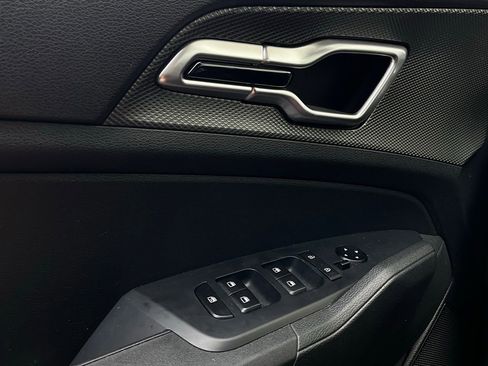 Used 2025 Kia Sportage LX image 19