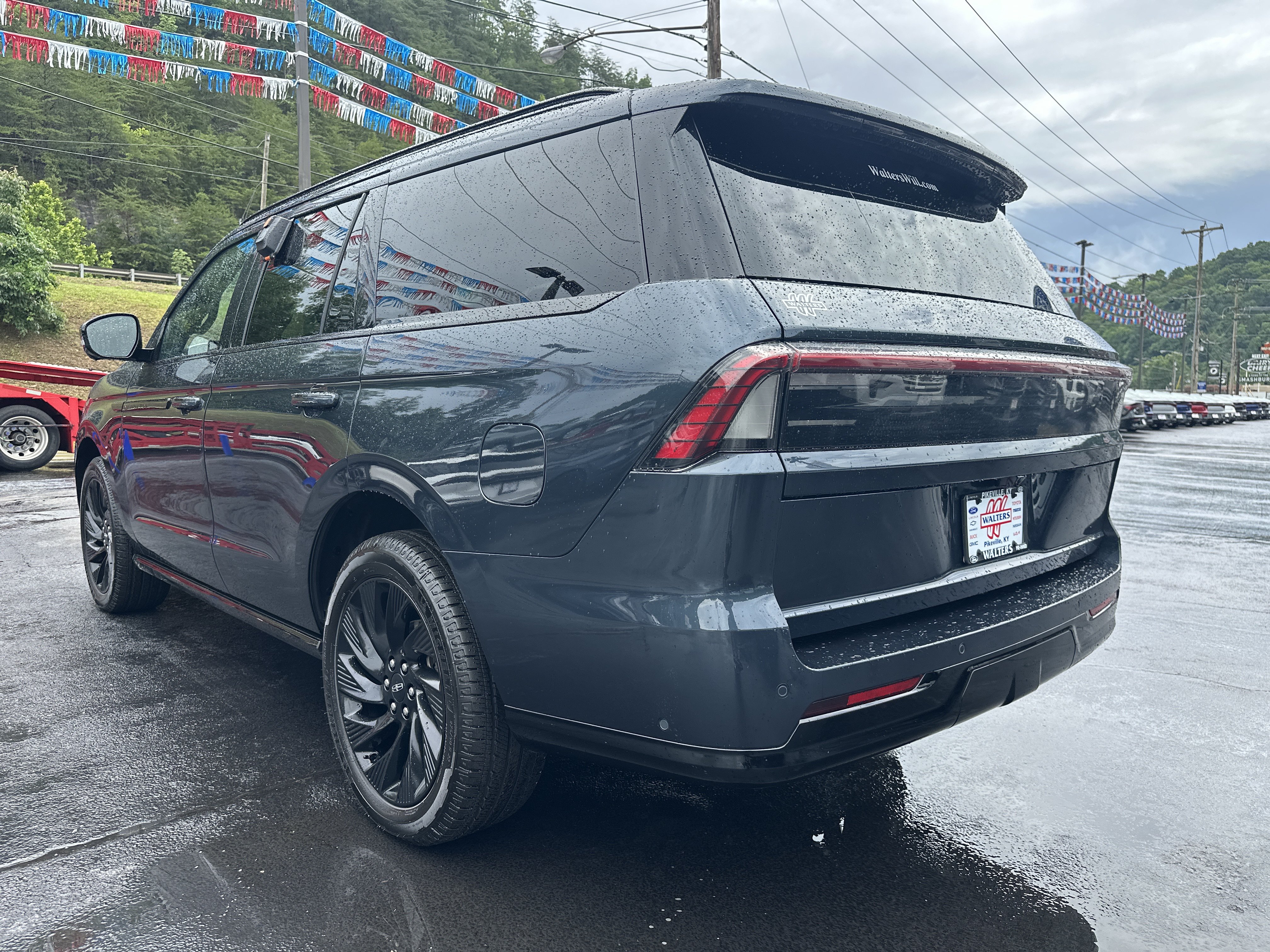 New 2025 Lincoln Navigator Reserve w/ Jet Appearance Package AWD/4WD image 5