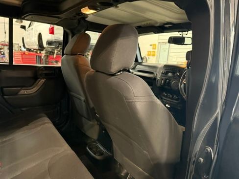 Used 2018 Jeep Wrangler Unlimited Sport AWD/4WD image 18