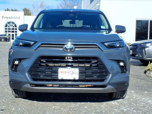 Used 2024 Toyota Grand Highlander Platinum image 2