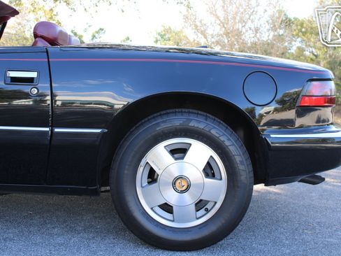 Used 1990 Buick Reatta Convertible image 33