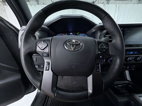 Certified 2023 Toyota Tacoma TRD Off-Road image 10