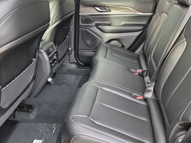 New 2027 Jeep Grand Cherokee Limited AWD/4WD image 16