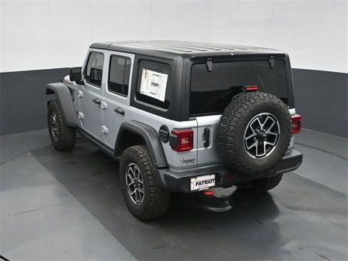 Used 2024 Jeep Wrangler Unlimited Rubicon w/ Technology Group image 36
