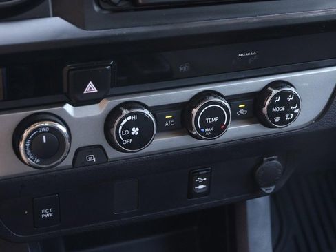 Used 2018 Toyota Tacoma SR AWD/4WD image 16