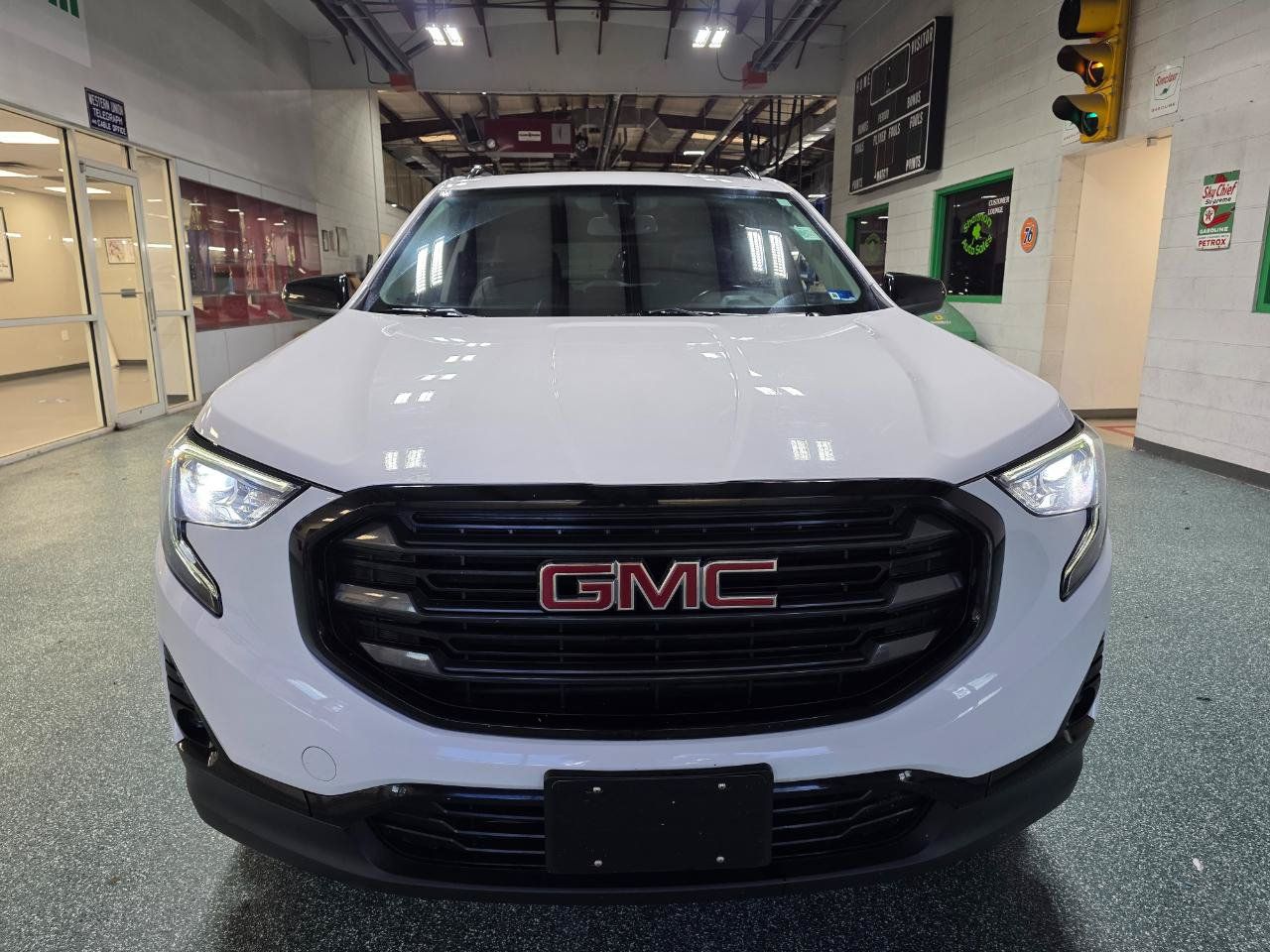 Used 2020 GMC Terrain SLT w/ Preferred Package AWD/4WD image 3