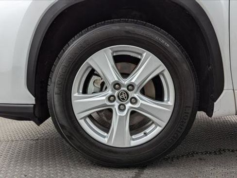 Used 2022 Toyota Highlander LE image 32