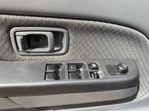 Used 2004 Nissan Xterra XE image 9