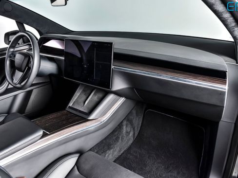 Used 2024 Tesla Model X Base image 25