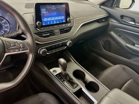 Used 2025 Nissan Altima 2.5 SV FWD image 25