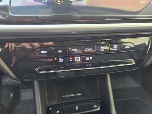 Used 2023 Chevrolet Bolt EUV LT w/ Redline Edition image 19