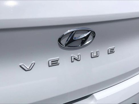 Used 2025 Hyundai Venue SEL FWD image 31
