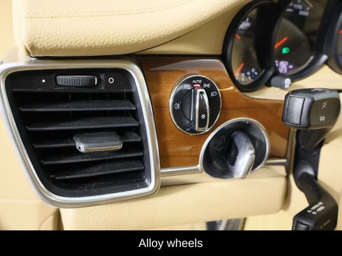 Used 2016 Porsche Panamera S image 23