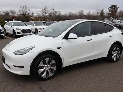 Used 2022 Tesla Model Y Long Range image 1